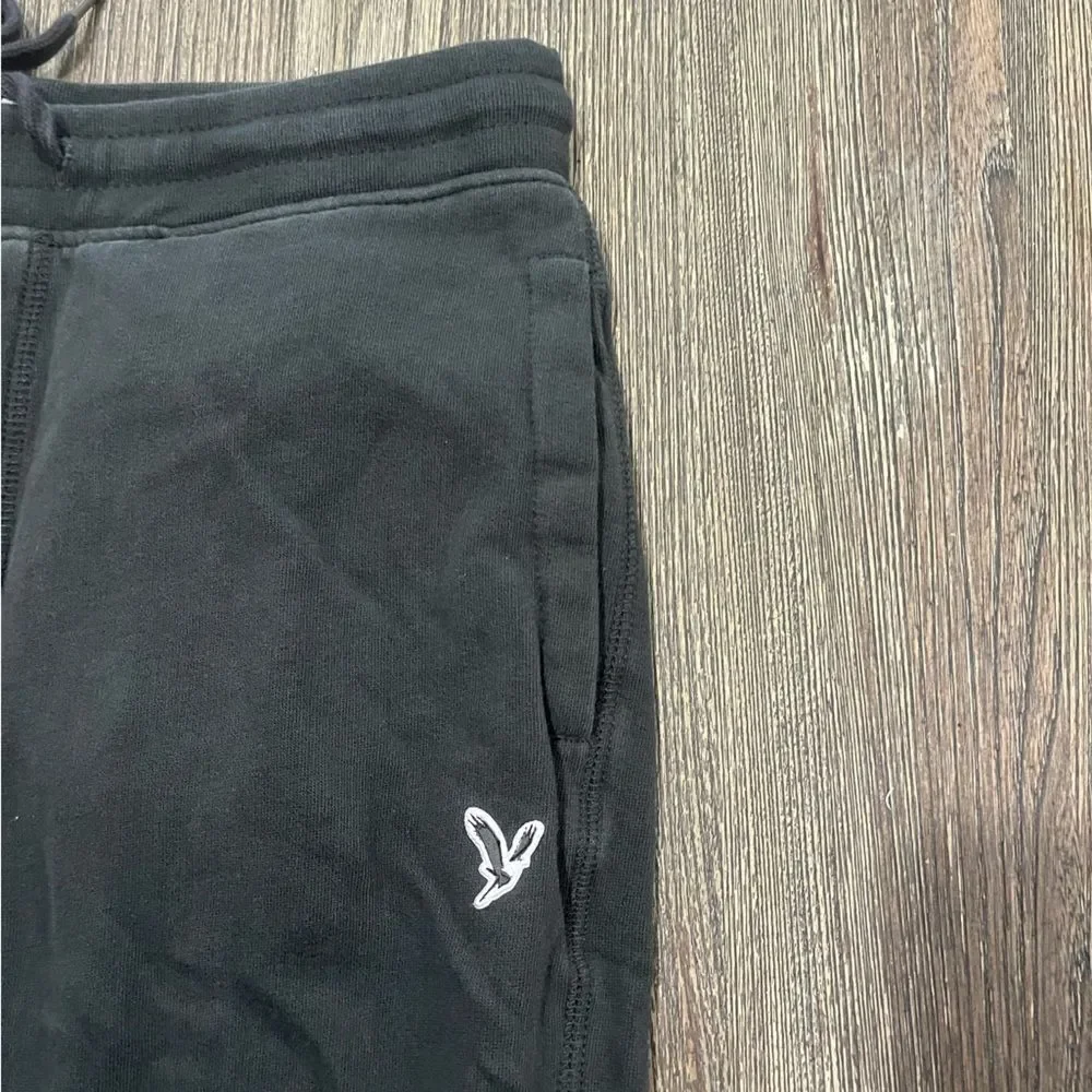 American Eagle Outfitters details elastic